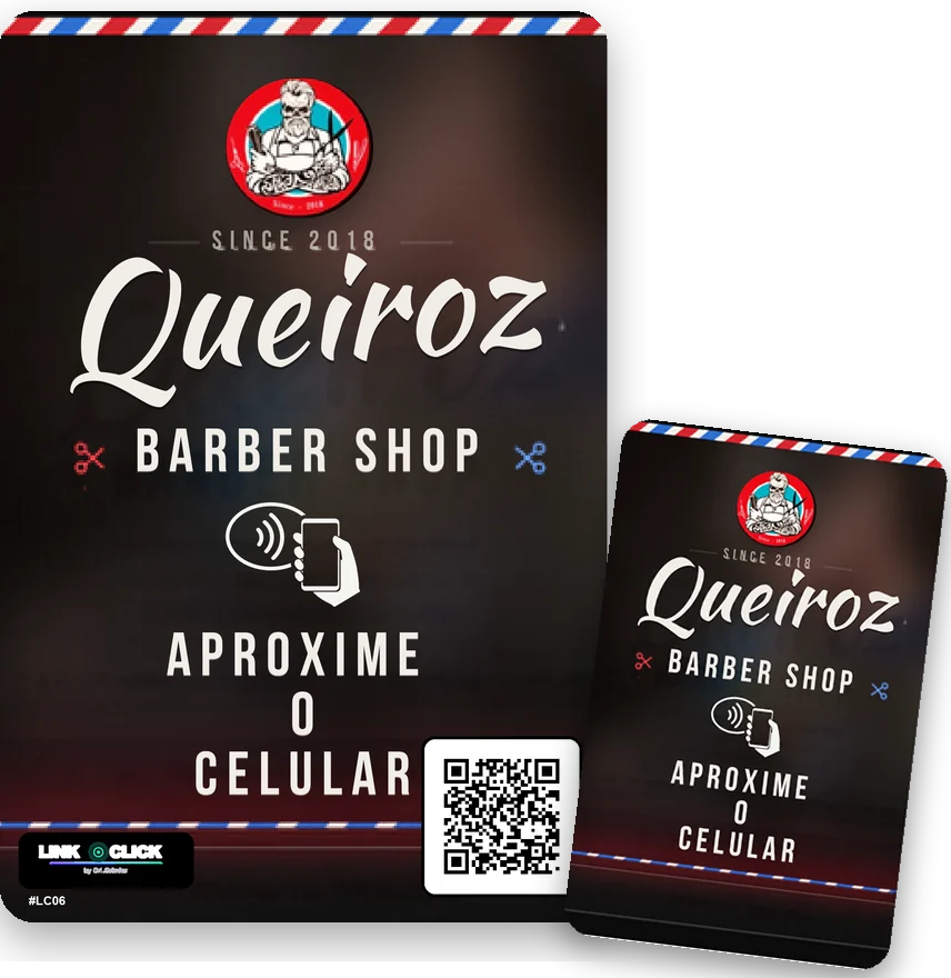 A placa de balcão 10x15 e o cartão plastificado do Queiroz Barber Shop, os dois com o QR e a marca Link Click